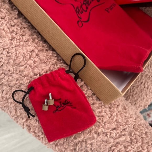 Christian Louboutin Heels (size 40 / 9.5) - Alminette 100mm black suede pumps - Picture 5 of 6